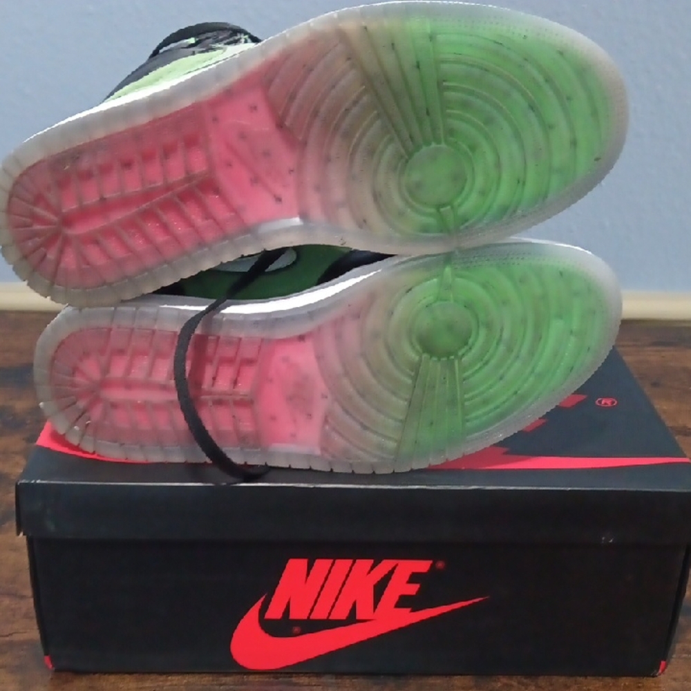 Nike Black and Green High-Top Sneakers - Picture 5 of 6